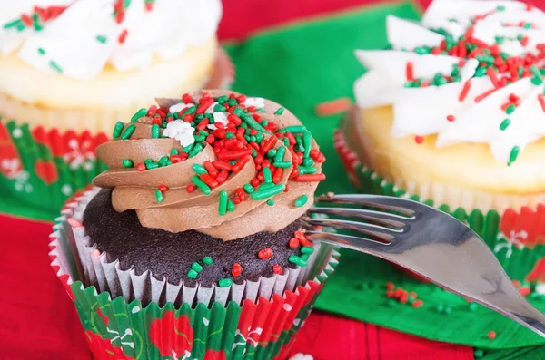 Cupcakes de Noël avec des paillettes rouges et vertes — Photo