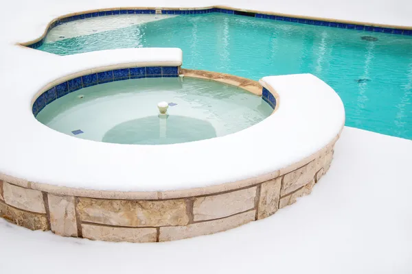 Outdoor hot tub or spa in the winter — Stock Photo, Image