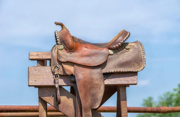 Lederen paard zadel — Stockfoto