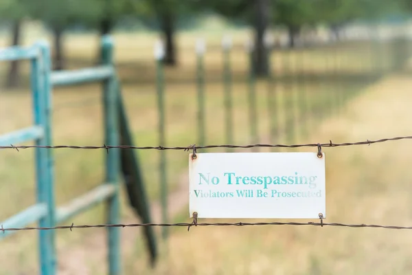 没有 tresspassing 标志 — 图库照片