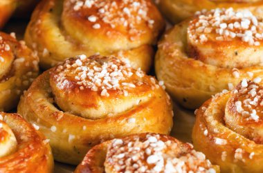 taze pişmiş tatlı çörek veya ekmek ruloları