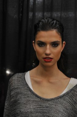 Miami - 20 Temmuz: model alır hazır sahne arkasında agua bendita yüzmek koleksiyonu için ilkbahar yaz 2013 mercedes-benz yüzmek moda haftası 20 Temmuz 2012 Miami