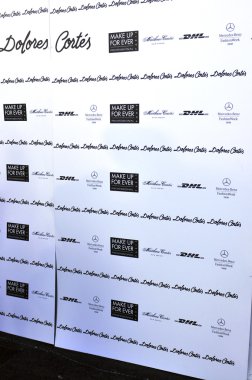Miami - 20 Temmuz: ortam önce dolores cortes yüzmek için 20 Temmuz 2012 mercedes-benz yüzmek moda haftası sırasında 2013 ilkbahar yaz koleksiyonu Miami'de