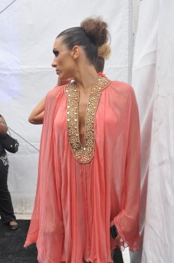 Miami - 21 Temmuz: model alır hazır sahne arkasında di lara mı mercedes-benz yüzmek moda haftası 21 Temmuz 2012 2013 ilkbahar yaz koleksiyonu için yüzerek agua,