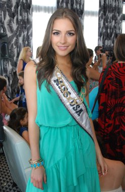 Miami - 21 Temmuz: ABD Bayan olivia culpo kooey mayo tanıtımı için ilkbahar yaz 2013 mercedes-benz yüzmek moda haftası 21 Temmuz 2012 Miami, fl