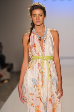 Miami - 22 Temmuz: model yürür suboo mayo tanıtımı için ilkbahar yaz 2013 mercedes-benz yüzmek moda haftası 22 Temmuz 2012 Miami, fl