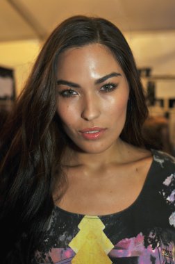 Miami - 22 Temmuz: model alır hazır sahne arkasına lspace monia bilge yüzmek koleksiyonu için ilkbahar yaz 2013 mercedes-benz yüzmek moda haftası 22 Temmuz 20