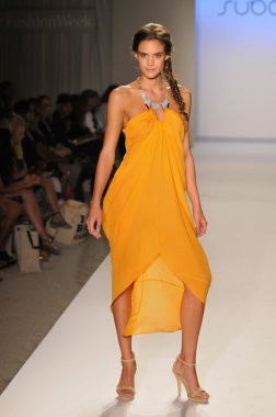 Miami - 22 Temmuz: model yürür suboo mayo tanıtımı için ilkbahar yaz 2013 mercedes-benz yüzmek moda haftası 22 Temmuz 2012 Miami, fl