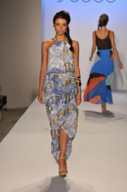 Miami - 22 Temmuz: model yürür suboo mayo tanıtımı için ilkbahar yaz 2013 mercedes-benz yüzmek moda haftası 22 Temmuz 2012 Miami, fl