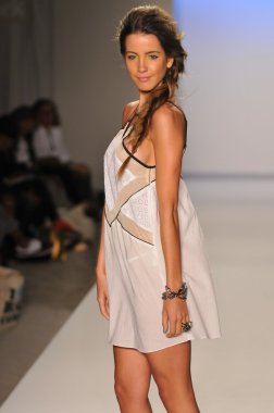 Miami - 22 Temmuz: model yürür suboo mayo tanıtımı için ilkbahar yaz 2013 mercedes-benz yüzmek moda haftası 22 Temmuz 2012 Miami, fl