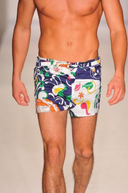 Miami - 20 Temmuz: model yürür pist a.z araujo yüzmek koleksiyonu için ilkbahar yaz 2013 mercedes-benz yüzmek moda haftası 20 Temmuz 2012 tarihinde miami, fl