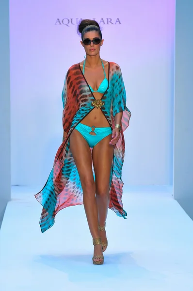 MIAMI - JULY 21: Model walks runway at the Agua di Lara Swim Collection for Spring Summer 2013 during Mercedes-Benz Swim Fashion Week on July 21, 2012 in Miami, FL — Stock Photo, Image