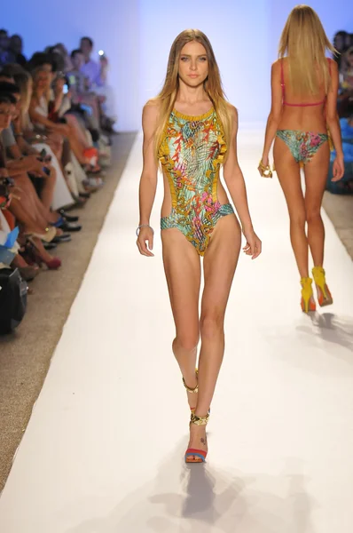 MIAMI - JULY 20: Model walks runway at the Cia Maritima Collection for Spring Summer 2013 during Mercedes-Benz Swim Fashion Week on July 20, 2012 in Miami, FL — Stock Photo, Image