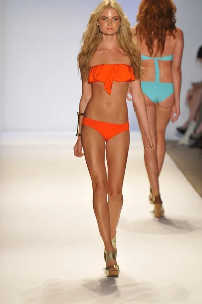 MIAMI - JULY 22: Model walks runway at the LSpace by Monia Wise Swim Collection for Spring Summer 2013 during Mercedes-Benz Swim Fashion Week on July 22, 2012 in Miami, FL — Stock Photo, Image