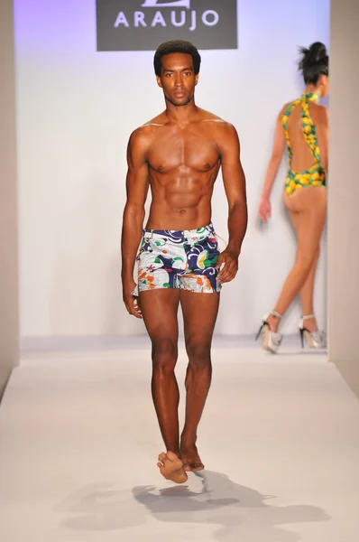 MIAMI - JULY 20: Model walks runway at the A.Z Araujo Swim Collection for Spring Summer 2013 during Mercedes-Benz Swim Fashion Week on July 20, 2012 in Miami, FL — Stock Photo, Image