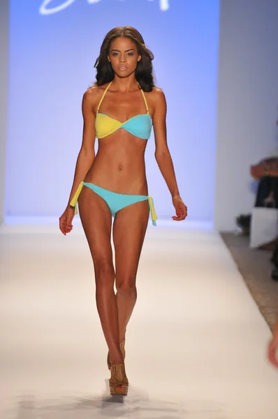 MIAMI - JULY 23: Model walks runway at the Dorit Swimwear Collection for Spring Summer 2013 during Mercedes-Benz Swim Fashion Week on July 23, 2012 in Miami, FL — Stock Photo, Image