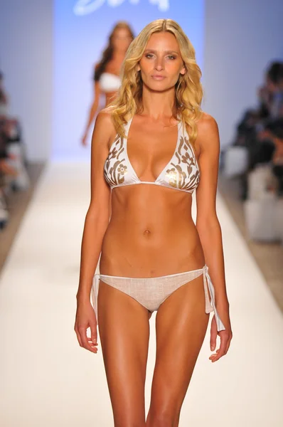 MIAMI - JULY 23: Model walks runway at the Dorit Swimwear Collection for Spring Summer 2013 during Mercedes-Benz Swim Fashion Week on July 23, 2012 in Miami, FL — Stock Photo, Image