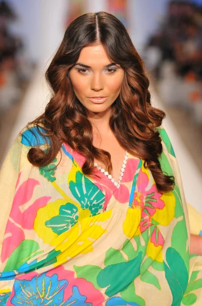 MIAMI - JULY 23: Model walks runway at the Naila Swim Collection for Spring Summer 2013 during Mercedes-Benz Swim Fashion Week on July 23, 2012 in Miami, FL — Stock Photo, Image