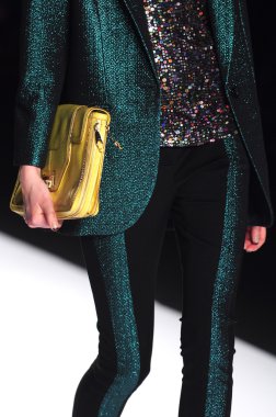 New york - Şubat 10: manken rebecca minkoff sonbahar kış 2012 tanıtım için pist lincoln Center'da 10 Şubat 2012 tarihinde new york moda haftasında yürür