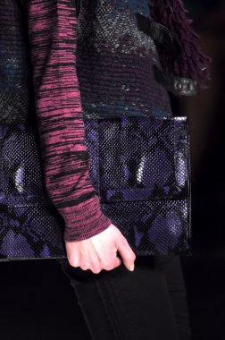 New york - Şubat 10: manken rebecca minkoff sonbahar kış 2012 tanıtım için pist lincoln Center'da 10 Şubat 2012 tarihinde new york moda haftasında yürür