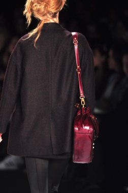 New york - Şubat 10: manken rebecca minkoff sonbahar kış 2012 tanıtım için pist lincoln Center'da 10 Şubat 2012 tarihinde new york moda haftasında yürür