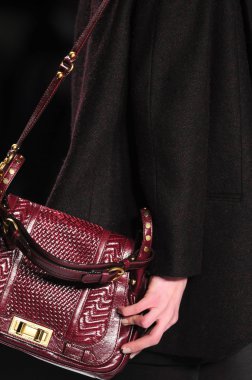 New york - Şubat 10: manken rebecca minkoff sonbahar kış 2012 tanıtım için pist lincoln Center'da 10 Şubat 2012 tarihinde new york moda haftasında yürür