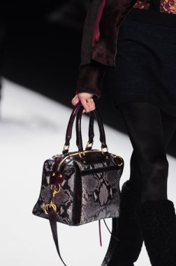 New york - Şubat 10: manken rebecca minkoff sonbahar kış 2012 tanıtım için pist lincoln Center'da 10 Şubat 2012 tarihinde new york moda haftasında yürür