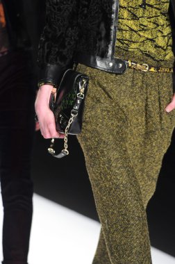 New york - Şubat 10: manken rebecca minkoff sonbahar kış 2012 tanıtım için pist lincoln Center'da 10 Şubat 2012 tarihinde new york moda haftasında yürür