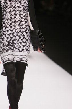 New york - Şubat 10: manken rebecca minkoff sonbahar kış 2012 tanıtım için pist lincoln Center'da 10 Şubat 2012 tarihinde new york moda haftasında yürür