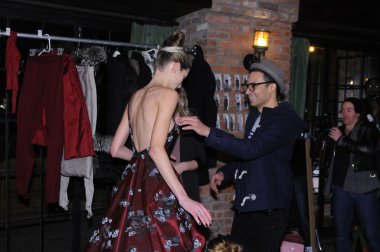 New york, ny - 10 februari: model klaar voor victor de souza vallen winter 2012 modeshow tijdens de mercedes-benz fashionweek in bowery hotelterras op 10 februari 2012
