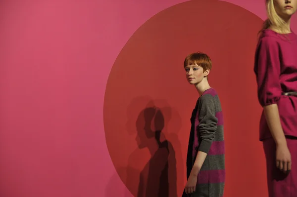 NEW YORK - FEBRUARY 10: A Model poses for Geoffrey Mac Fall Winter 2012 presentation in Exit Art - 475 10th Avenue during New York Fashion Week on February 08 , 2012 — Stock Photo, Image