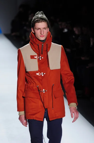 NEW YORK - FEBRUARY 10: Male model walks runway for General Idea Fall Winter 2012 presentation in Lincoln Center during New York Fashion Week on February 10, 2012 — Stock Photo, Image