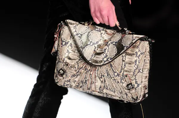 NEW YORK - FEBRUARY 10: A Model walks runway for Rebecca Minkoff Fall Winter 2012 presentation in Lincoln Center during New York Fashion Week on February 10, 2012 — Stock Photo, Image