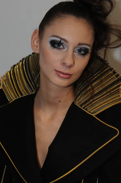 MOSCOW - MARCH 21: A Model gets ready backstage for Sabina Gorelik Fall Winter 2012 presentation in WTC during Mercedes-Benz Fashion Week on March 21, 2012 in Moscow — Stock Photo, Image