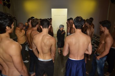 New york - 9 Eylül: 9 Eylül 2012 mercedes-benz moda haftası sırasında parke & ronen ilkbahar yaz 2012 koleksiyonu sunu pist modelleri yürümek