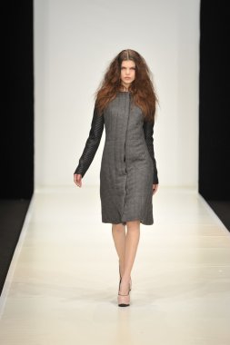 Moskova - 21 Mart: dasha gauser sonbahar kış 2012 sunu sırasında mbfw 21 Mart 2012, Moskova, Rusya Federasyonu için pist model yürür