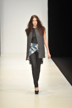 Moskova - 21 Mart: dasha gauser sonbahar kış 2012 sunu sırasında mbfw 21 Mart 2012, Moskova, Rusya Federasyonu için pist model yürür