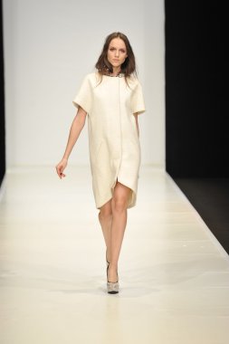 Moskova - 21 Mart: dasha gauser sonbahar kış 2012 sunu sırasında mbfw 21 Mart 2012, Moskova, Rusya Federasyonu için pist model yürür