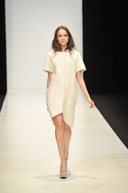 Moskova - 21 Mart: dasha gauser sonbahar kış 2012 sunu sırasında mbfw 21 Mart 2012, Moskova, Rusya Federasyonu için pist model yürür