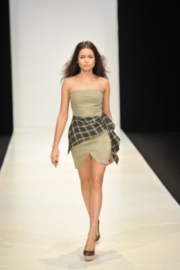 Moskova - 21 Mart: dasha gauser sonbahar kış 2012 sunu sırasında mbfw 21 Mart 2012, Moskova, Rusya Federasyonu için pist model yürür