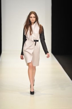 Moskova - 21 Mart: dasha gauser sonbahar kış 2012 sunu sırasında mbfw 21 Mart 2012, Moskova, Rusya Federasyonu için pist model yürür