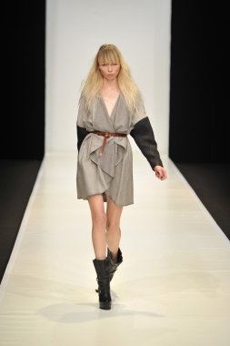 Moskova - 21 Mart: dasha gauser sonbahar kış 2012 sunu sırasında mbfw 21 Mart 2012, Moskova, Rusya Federasyonu için pist model yürür