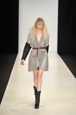 Moskova - 21 Mart: dasha gauser sonbahar kış 2012 sunu sırasında mbfw 21 Mart 2012, Moskova, Rusya Federasyonu için pist model yürür