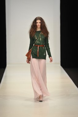 Moskova - 21 Mart: dasha gauser sonbahar kış 2012 sunu sırasında mbfw 21 Mart 2012, Moskova, Rusya Federasyonu için pist model yürür
