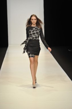 Moskova - 21 Mart: dasha gauser sonbahar kış 2012 sunu sırasında mbfw 21 Mart 2012, Moskova, Rusya Federasyonu için pist model yürür