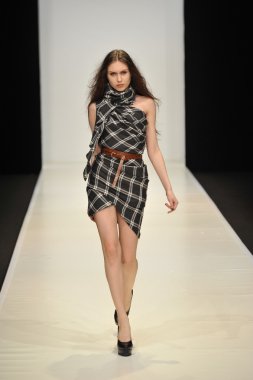 Moskova - 21 Mart: dasha gauser sonbahar kış 2012 sunu sırasında mbfw 21 Mart 2012, Moskova, Rusya Federasyonu için pist model yürür