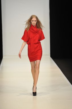 Moskova - 21 Mart: dasha gauser sonbahar kış 2012 sunu sırasında mbfw 21 Mart 2012, Moskova, Rusya Federasyonu için pist model yürür