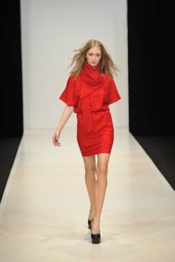 Moskova - 21 Mart: dasha gauser sonbahar kış 2012 sunu sırasında mbfw 21 Mart 2012, Moskova, Rusya Federasyonu için pist model yürür