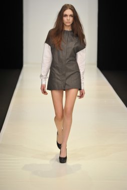 Moskova - 21 Mart: dasha gauser sonbahar kış 2012 sunu sırasında mbfw 21 Mart 2012, Moskova, Rusya Federasyonu için pist model yürür