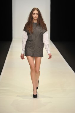 Moskova - 21 Mart: dasha gauser sonbahar kış 2012 sunu sırasında mbfw 21 Mart 2012, Moskova, Rusya Federasyonu için pist model yürür